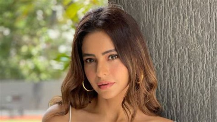 Aamna Sharif in Bathing Suit Enjoys “Wanderlust State of Mind” — Celebwell
