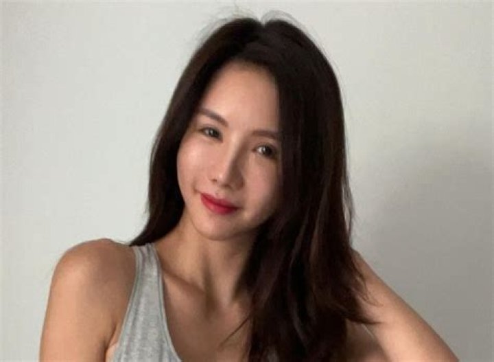After School's Jung Ah Shows Off Fit Figure Saying "I'll Show You Slowly"