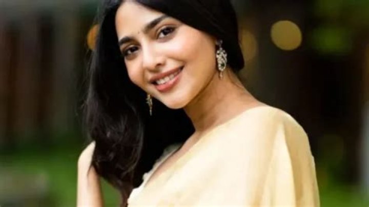Aishwarya Lekshmi Bra Size, Age, Weight, Height, Measurements