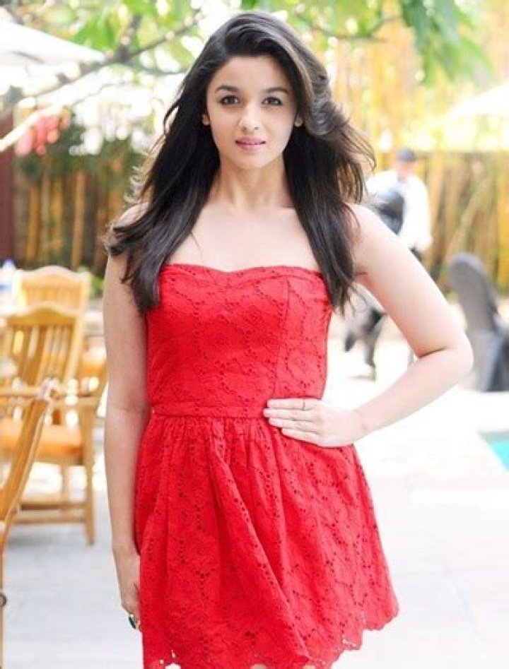 Alia Bhatt Favorite Things Perfume Food Color Book Hobbies Actors Bio