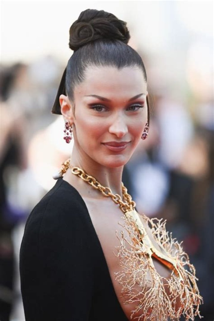 Bella Hadid Shares Bikini Selfie Taken in Mirror — Celebwell