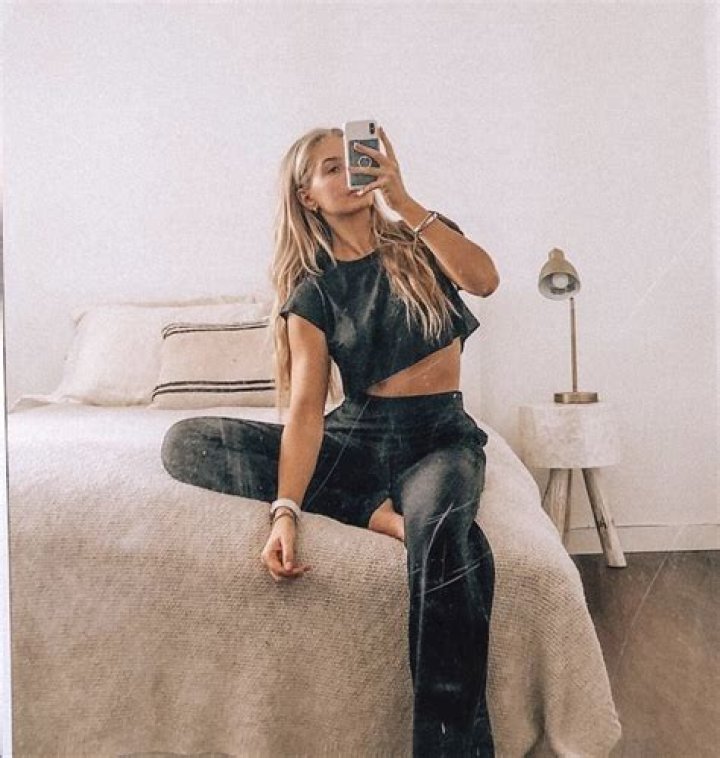 Big Brother's Tilly Whitfeld Looks Superfit in Mirror Selfie