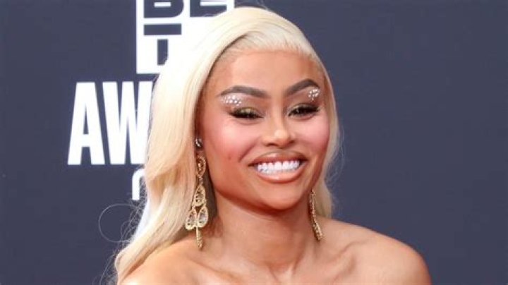 Blac Chyna Shares Swimsuit Photo to "Cherish" — Celebwell