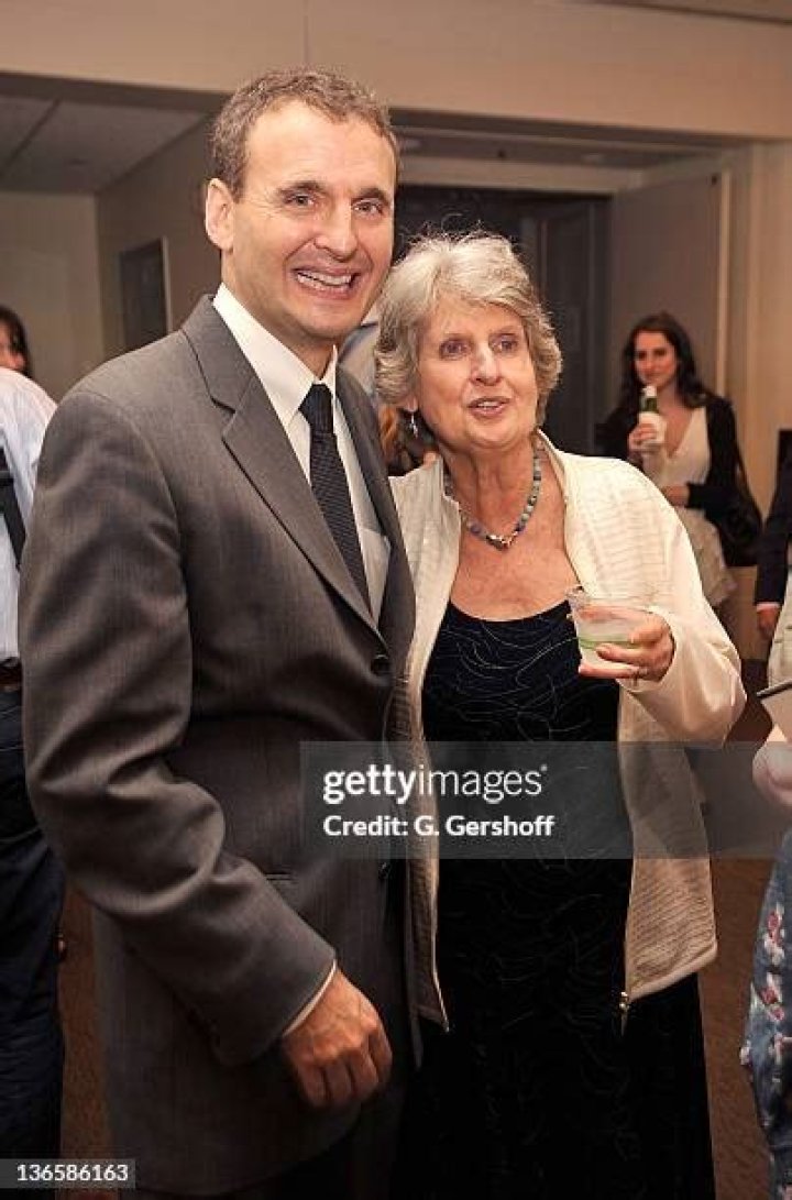 Did Phil Rosenthal’S Mother Pass Away? – Celebrity