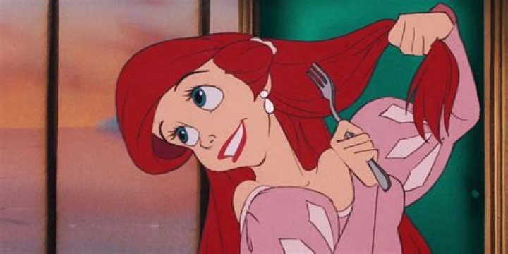 Does Ariel brush her hair with a fork? – Celebrity
