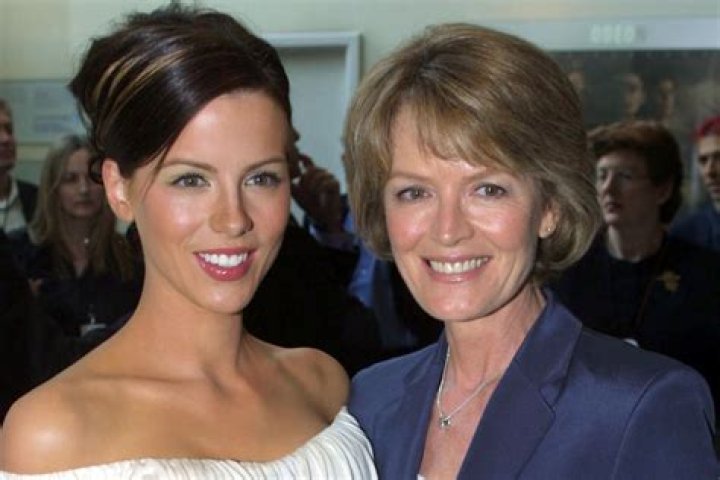 Does the mom die in Bambi? – Celebrity