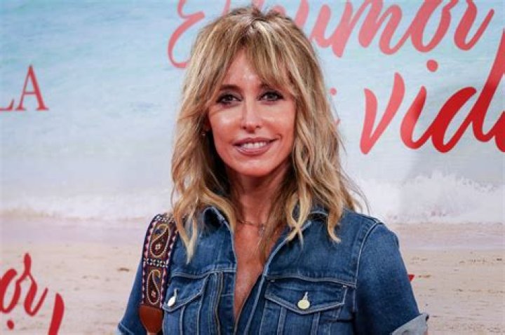 Emma García in Bathing Suit Says "Big Hug Friends!" — Celebwell