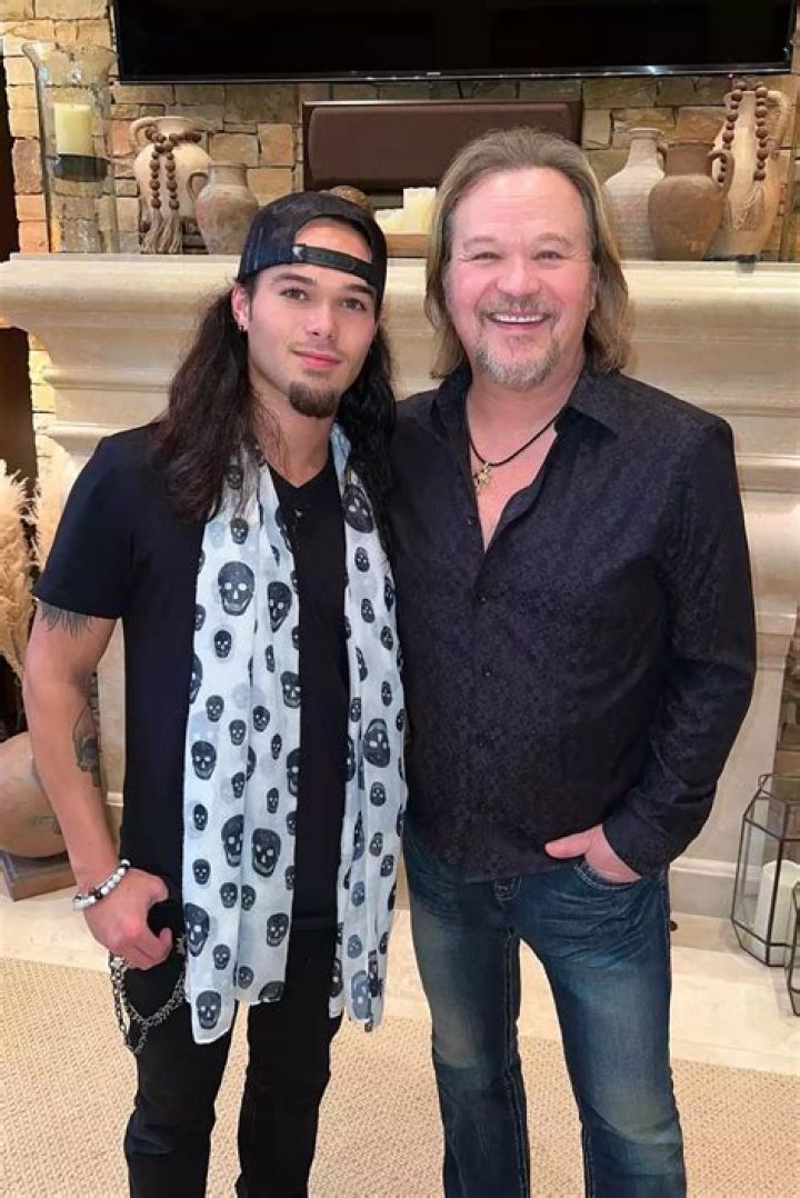 Famous Songwriter Travis Tritt Dead Or Alive? What Happened To Him? Death