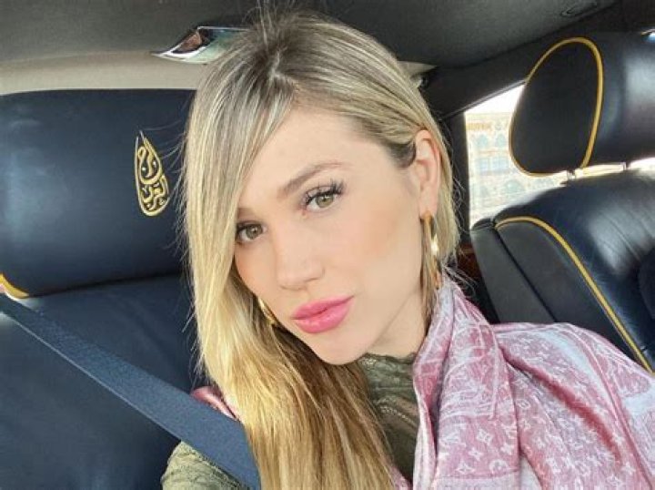 Fernanda Gómez in Bathing Suit Says "Hawaii You Got Me" — Celebwell