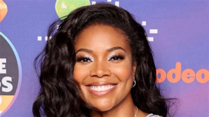Gabrielle Union in Bathing Suit Has "Sunday Funday" — Celebwell