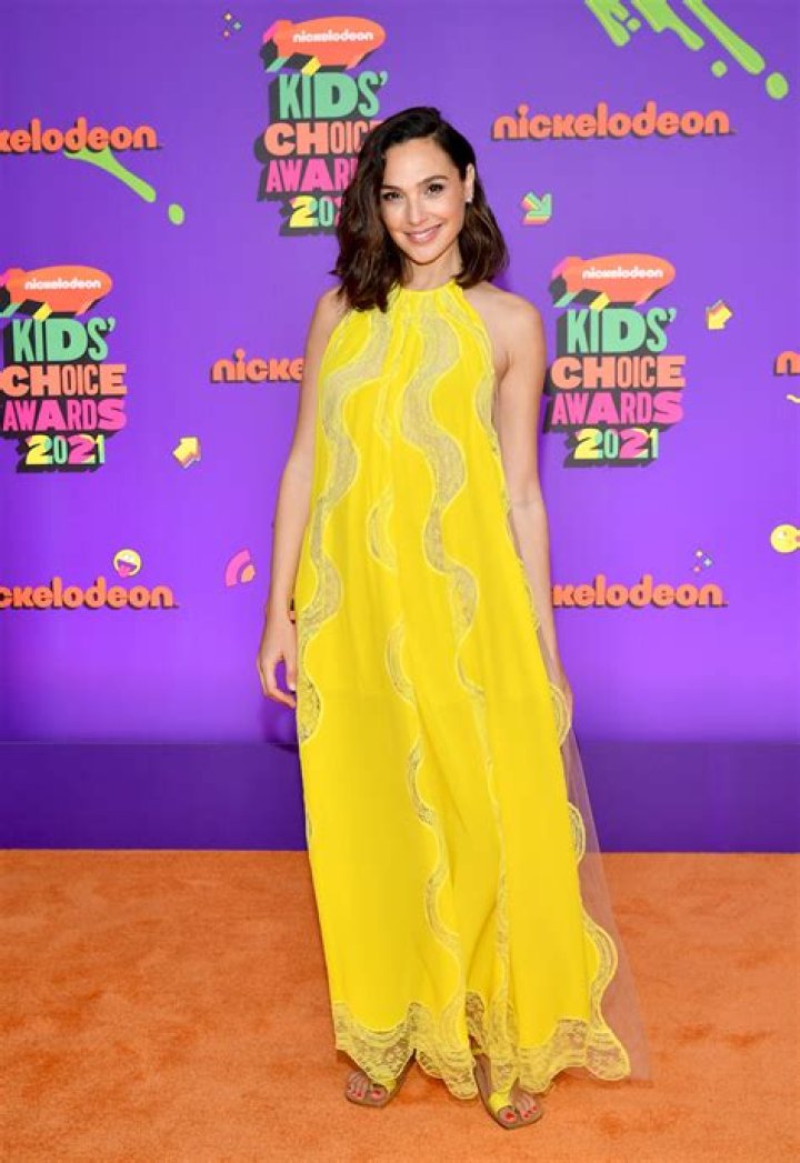 Gal Gadot in Bathing Suit is "Looking Good" — Celebwell
