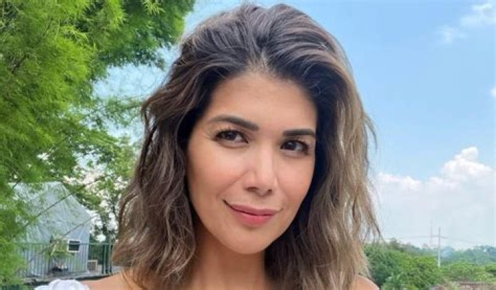 ​​Geneva Cruz in Bathing Suit Says "I Love Trees" — Celebwell