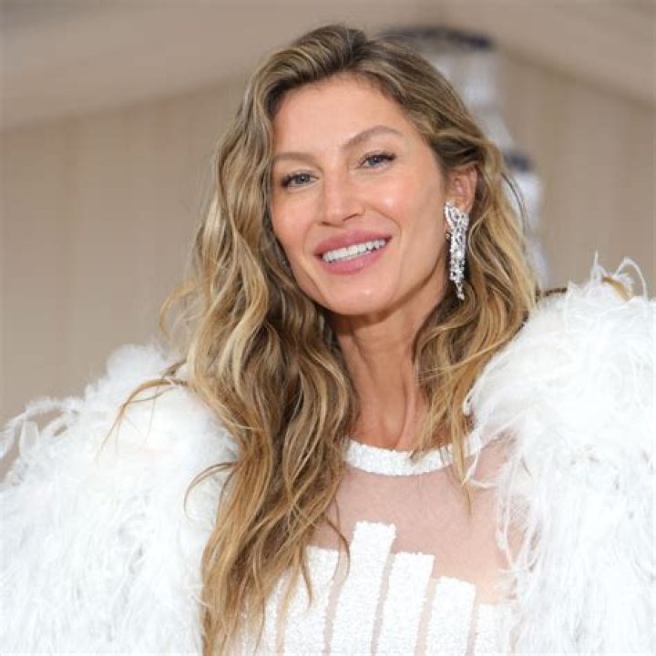Gisele Bündchen in Bathing Suit Celebrates "Mother Nature" — Celebwell