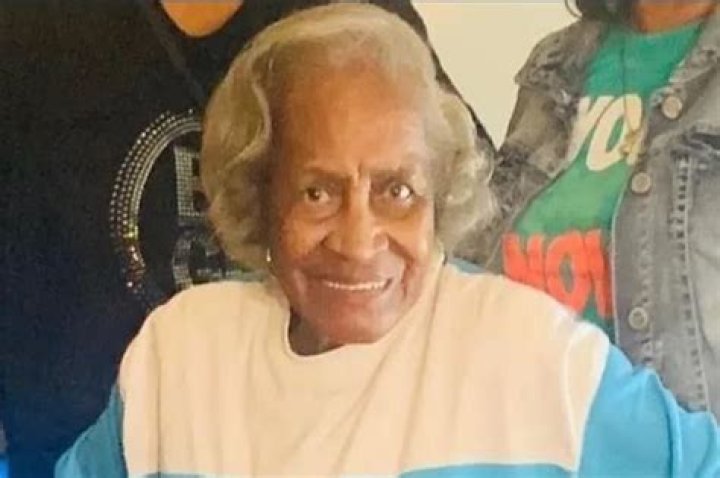 Grandma Holla aka Helen Davis Age, Real Name, Wiki, Bio, Funeral and Net-Worth