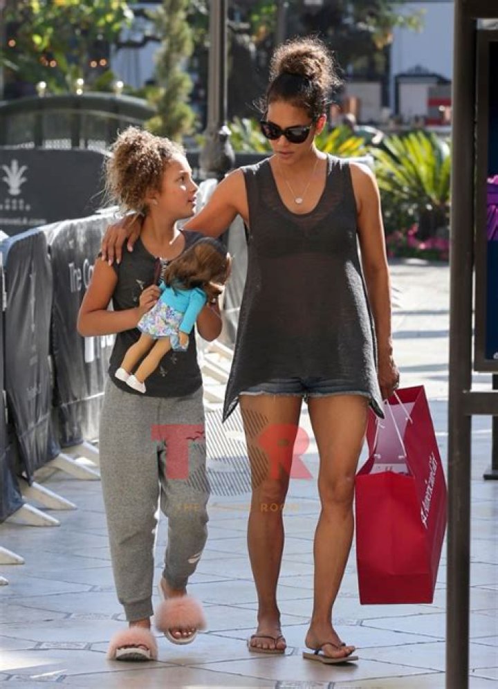 
How Much Money Does Halle Berry Make? Latest Income Salary
