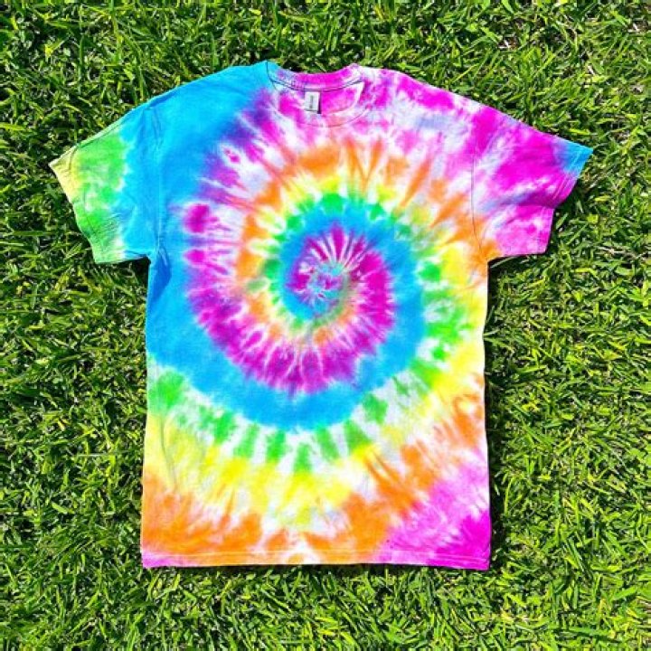 Jenna de Leó in Tye-Dye Workout Gear Works Out Her Glues