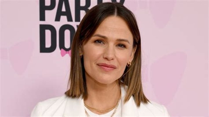 Jennifer Garner in Bathing Suit Says "Happy Summer, Y’all" — Celebwell