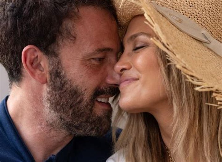 Jennifer Lopez in Bathing Suit Poses With Ben: "Commitment" — Celebwell