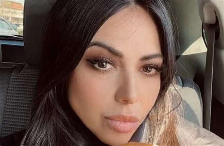 Jimena Sanchez in Bathing Suit Says "Peace" — Celebwell