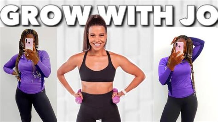 Johanna “GrowWithJo” Devries in Workout Gear Says “This Is Your Sign To Try”