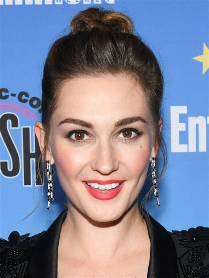 Katherine Barrell Bra Size, Age, Weight, Height, Measurements