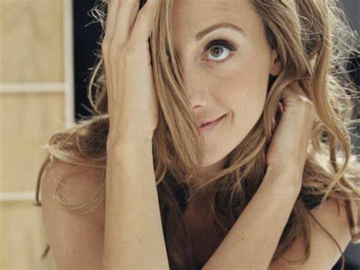 Kim Raver Biography - Facts, Childhood, Family Life & Achievements
