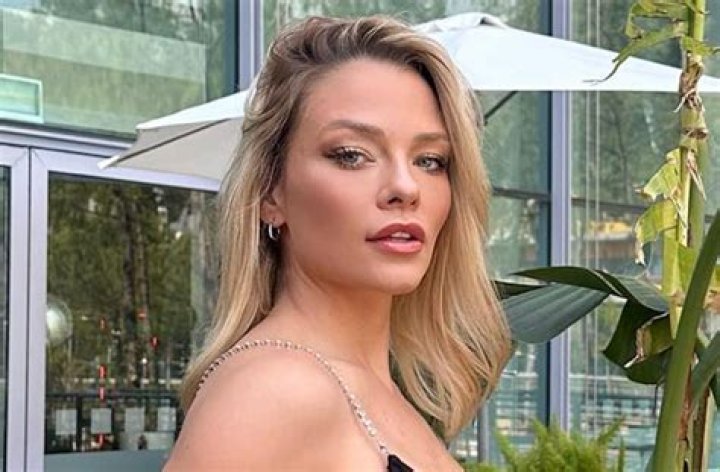 La Donetella in Bathing Suit "Found the Right Poses"  — Celebwell