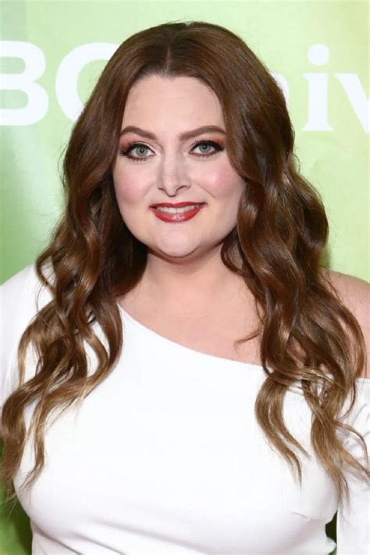 Lauren Ash in Bathing Suit is "Thriving" — Celebwell