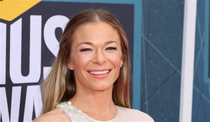 Leann Rimes in Bathing Suit Has "Sunny Disposition" — Celebwell