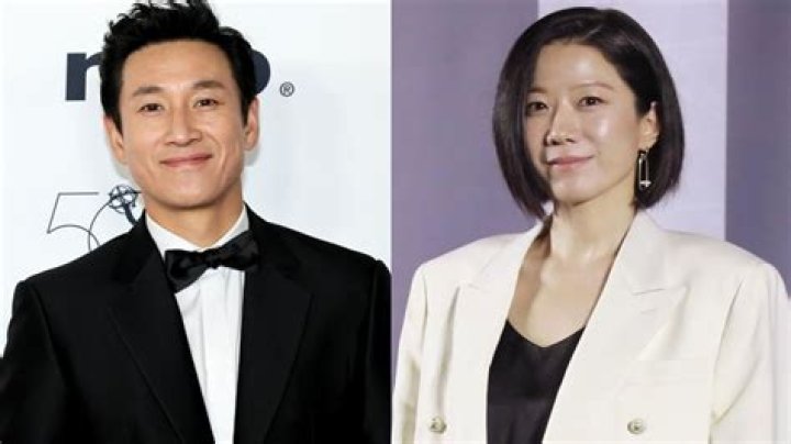Lee Sun-kyun Age, Biography, Height, Wife, Children, Net-Worth