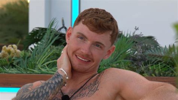 Love Island's Liberty Poole in Bathing Suit is an "Island Girl" — Celebwell
