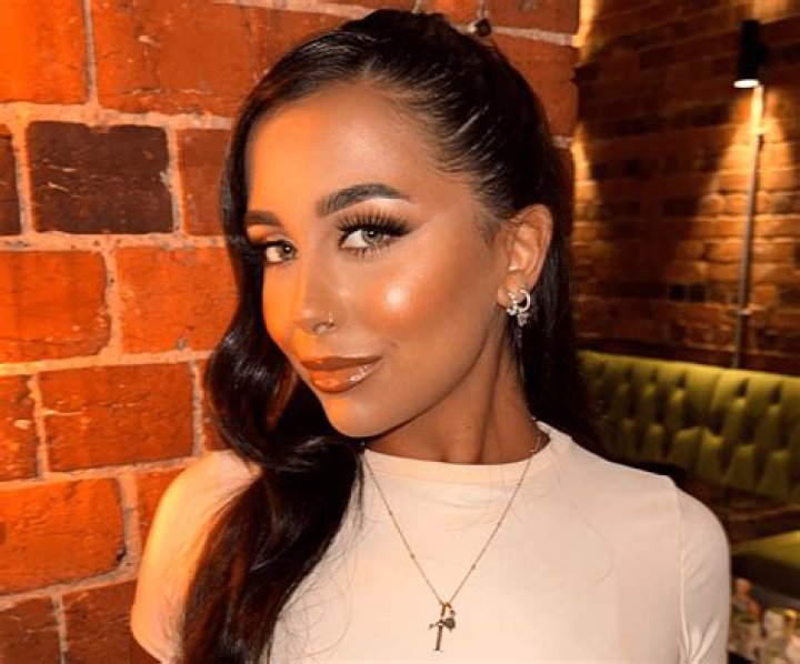 Love Island's Tink Reading Shares Swimsuit Photo Touting "Crew Love" — Celebwell