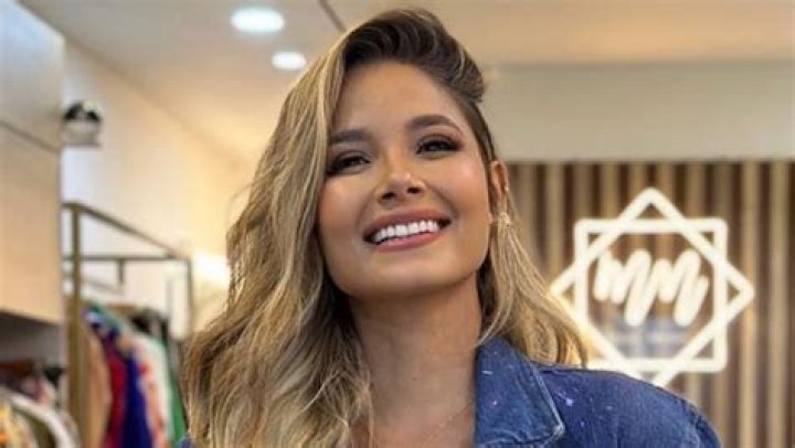 Melissa Martínez in Bathing Suit Goes for a Dip — Celebwell