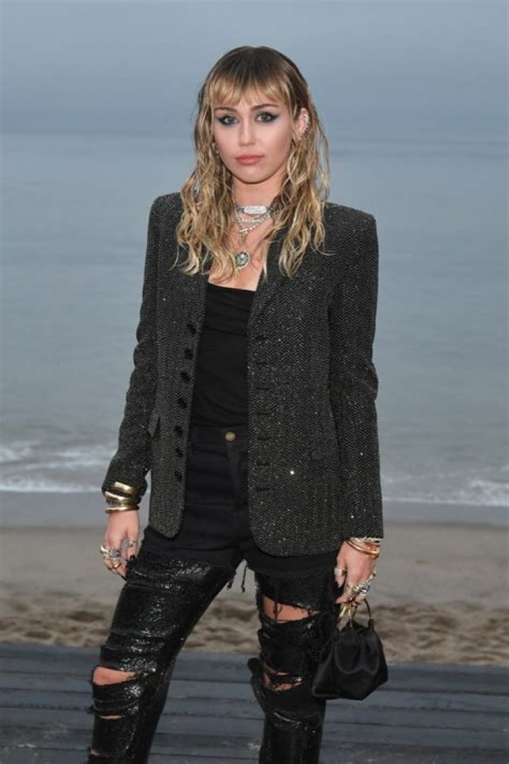 Miley Cyrus in Bikini Top Rocks BottleRock — Celebwell