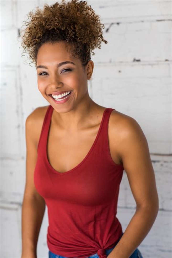 Parker McKenna Posey - Bio, Facts, Family Life of Model & Actress