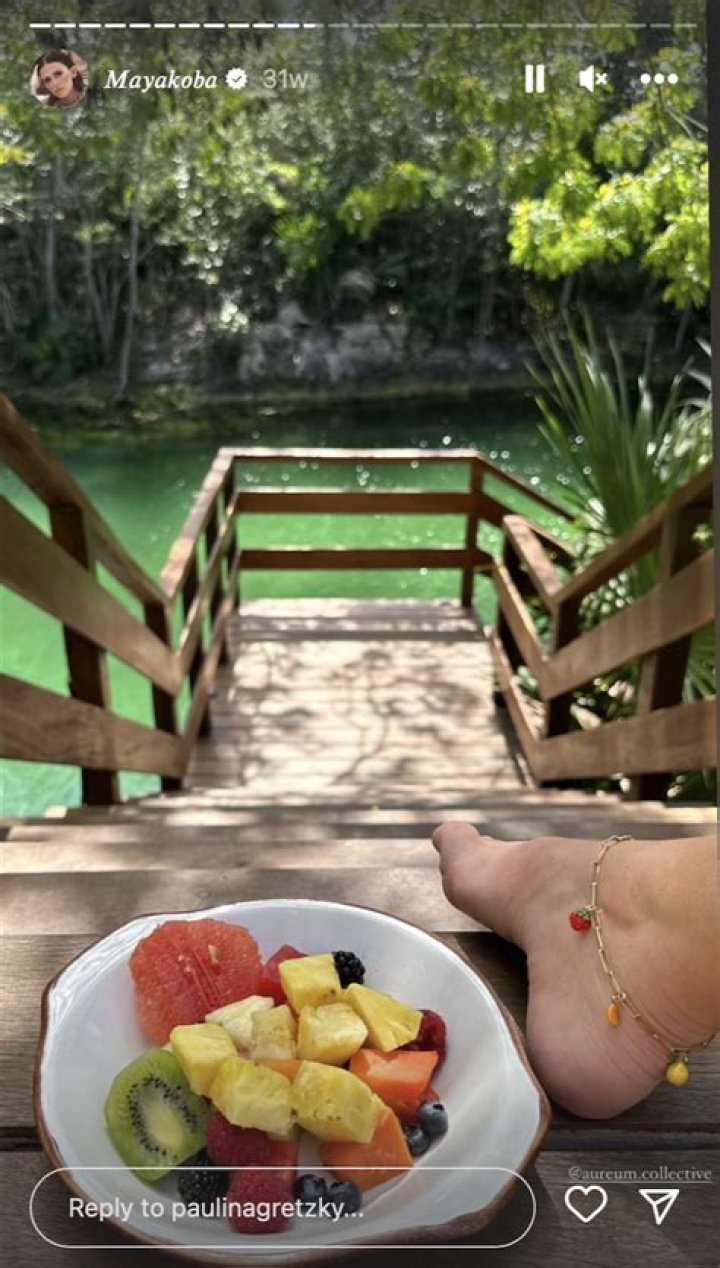 Paulina Gretzky Shares Swimsuit Photo of "Sweet September"