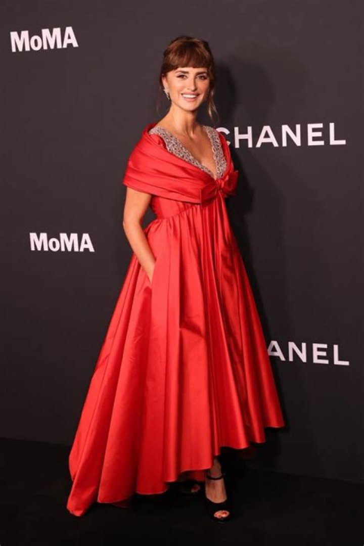 Penelope Cruz Heats Up Red Carpet in Chanel Gown — Celebwell