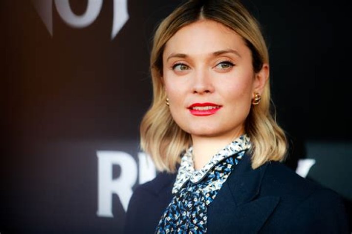 Rick and Morty Star Spencer Grammer Shares Swimsuit Photo in the Pink — Celebwell