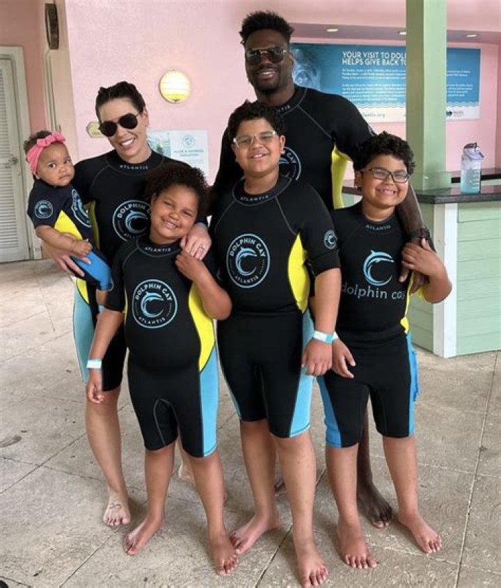 Shaquil Barrett’s Daughter Arrayah Barrett Dies After Drowning in the family pool.