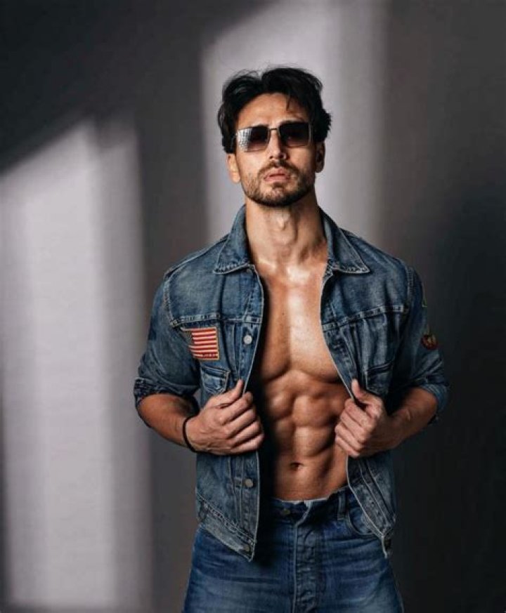 Tiger Shroff Age, Weight, Height, Measurements