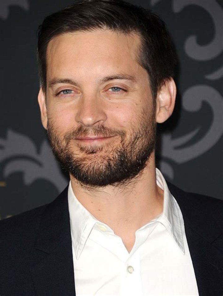 Tobey Maguire Biography - Facts, Childhood, Family Life & Achievements