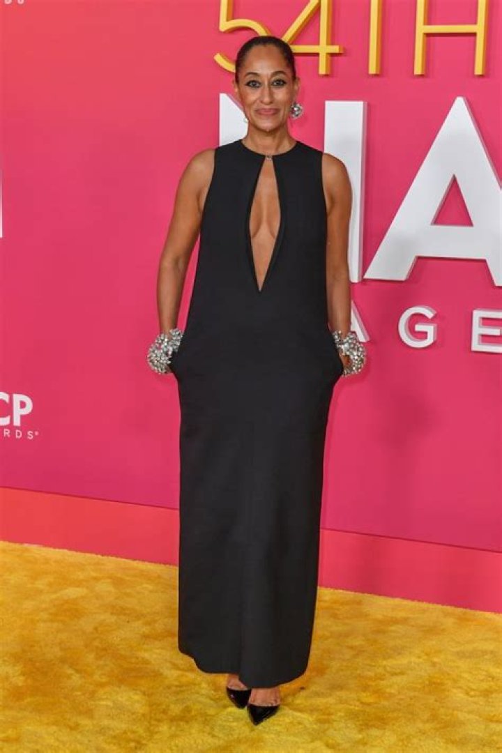 Tracee Ellis Ross in Bathing Suit is a “Queen” — Celebwell