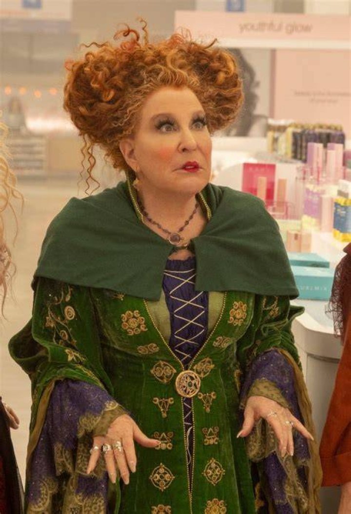 What Colour tights does Winifred Sanderson wear? – Celebrity