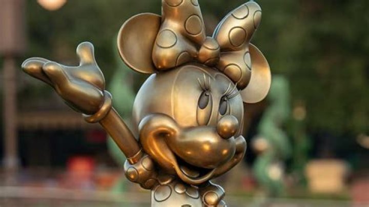 What is Minnie Mouse’s white dogs name? – Celebrity