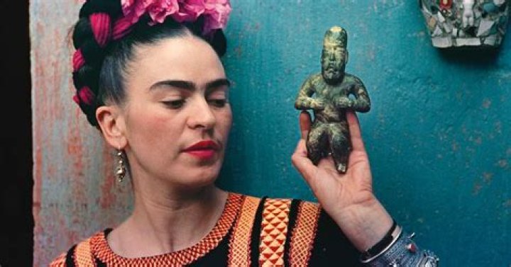 Why was Frida Kahlo unibrow? – Celebrity