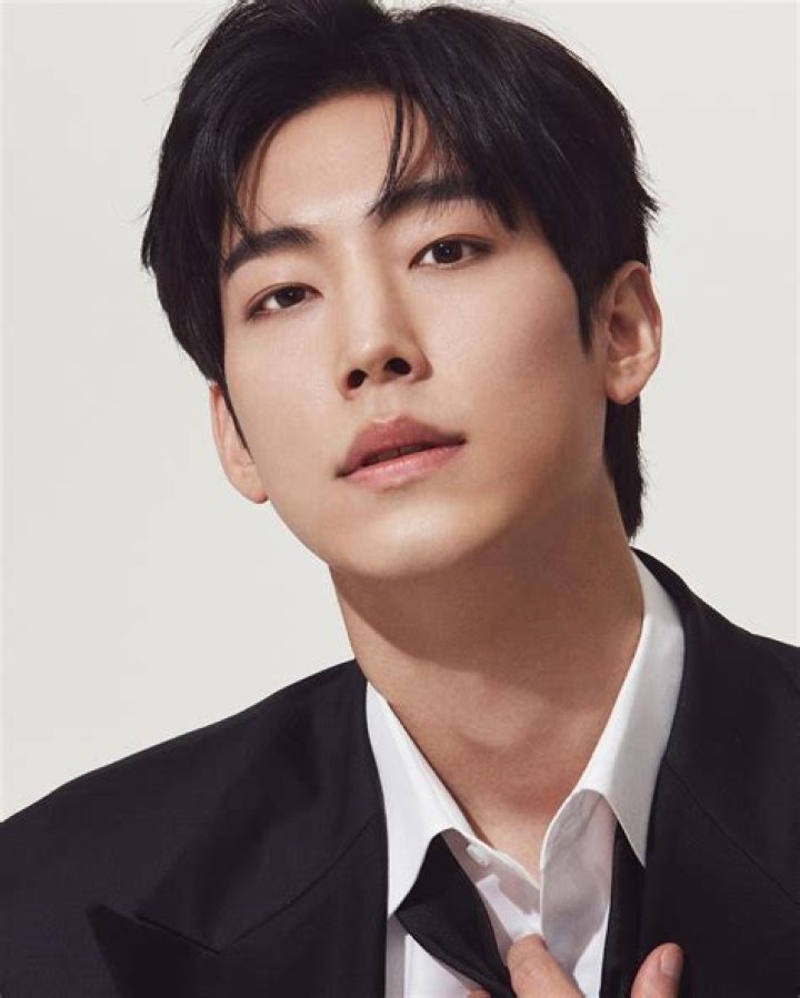 Yoon Park - Bio, Facts, Family Life of South Korean Actor